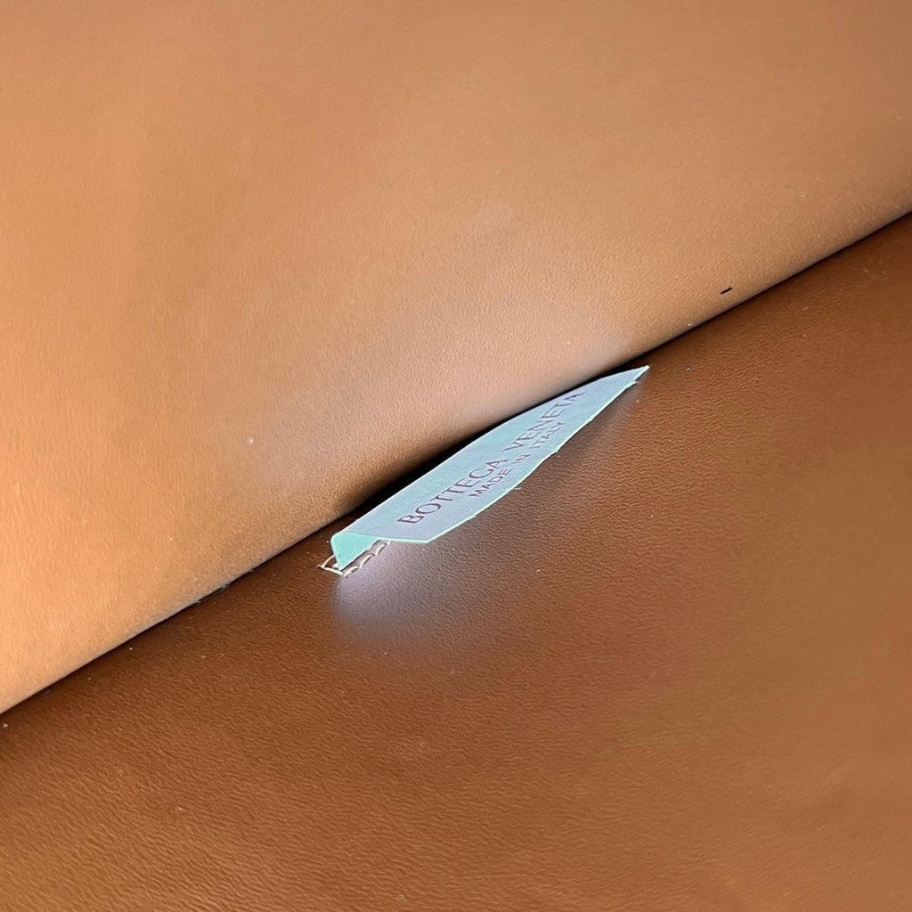 Große Kassettentasche, 35 Zoll, gebranntes Sienna-Kalbsleder