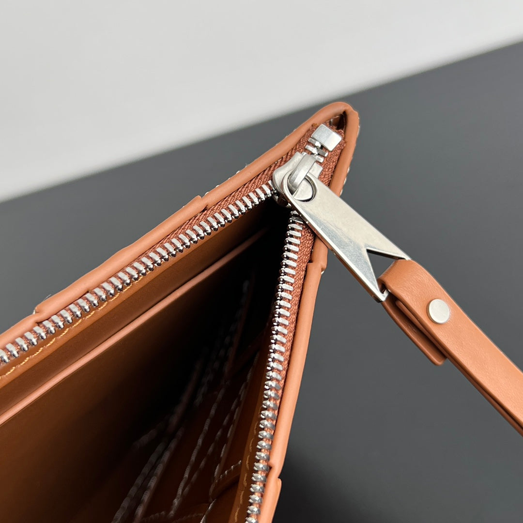 Große Kassettentasche, 35 Zoll, gebranntes Sienna-Kalbsleder