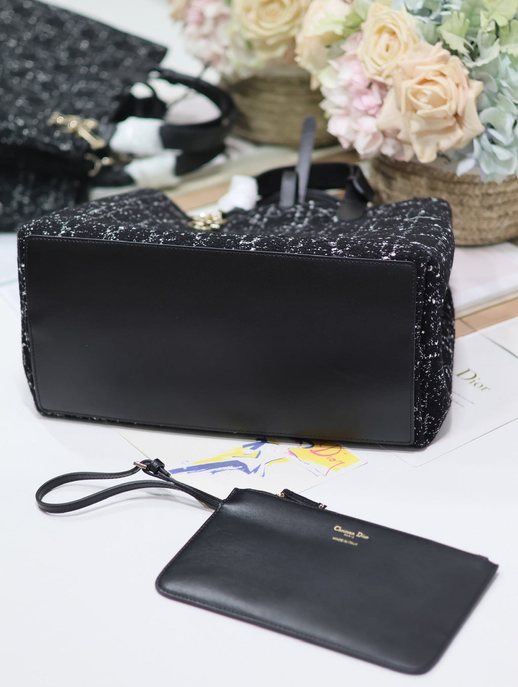 TOUJOURS TASCHE 37 IN SCHWARZ-WEISSEM CANNAGE-TWEED MIT GOLDENEN BESCHLÄGEN