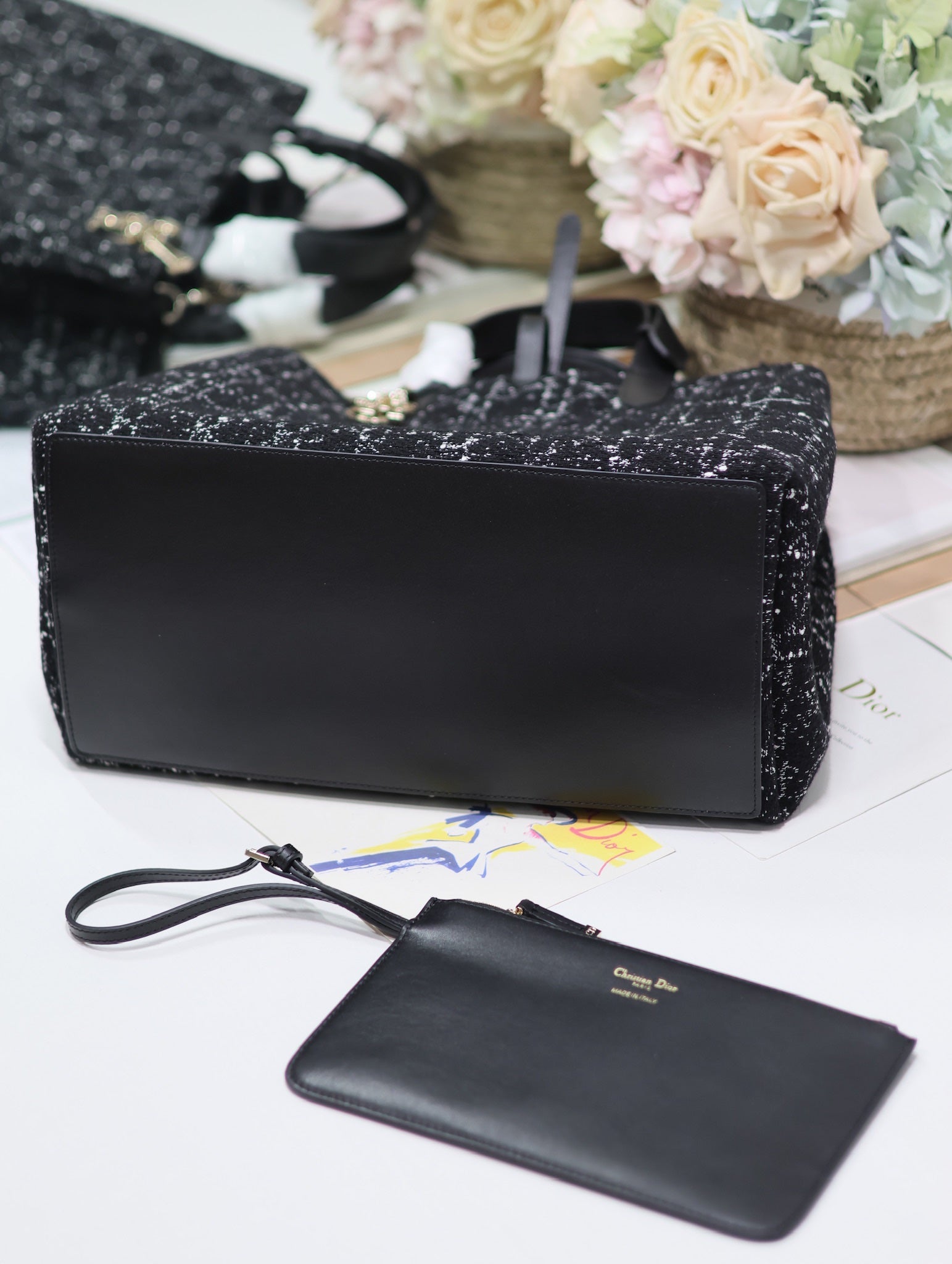 TOUJOURS TASCHE 37 IN SCHWARZ-WEISSEM CANNAGE-TWEED MIT GOLDENEN BESCHLÄGEN