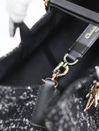 TOUJOURS TASCHE 37 IN SCHWARZ-WEISSEM CANNAGE-TWEED MIT GOLDENEN BESCHLÄGEN