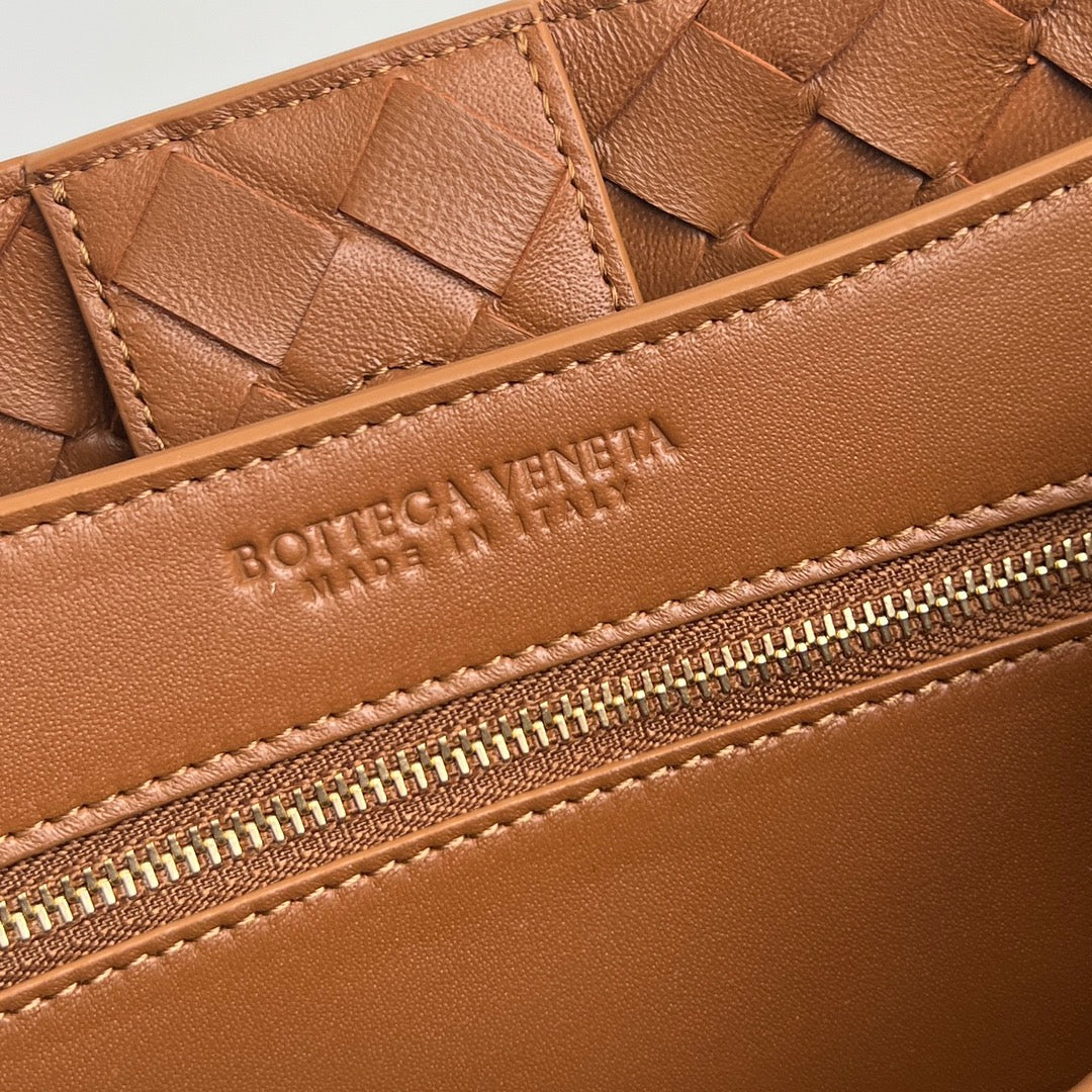 GROSSER ANDIAMO 32 AUS GEBRANNTEM ORANGEN LAMMFELL