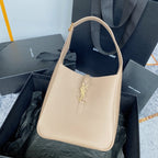 LE 5 À 7 SMALL SUPPLE 23 IN BEIGE LAMMLEDER GOLDENE SCHNALLE