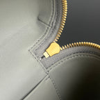 BANG BANG 22 Kosmetikkoffer aus grauem Münzkalbsleder