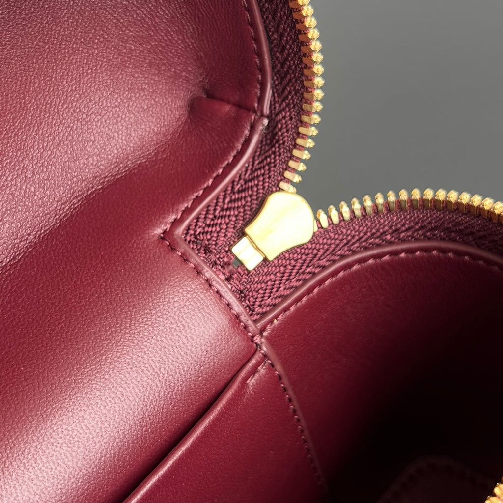 BANG BANG 22 Kosmetikkoffer aus burgunderrotem Kalbsleder