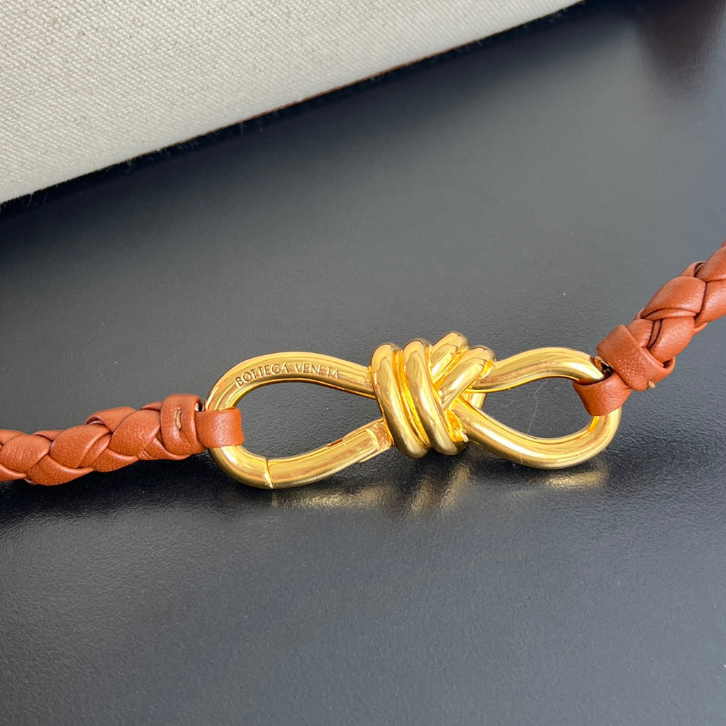 MEDIUM ANDIAMO 32 IN WEISS-BRAUNEM KALBSLEDER UND CANVAS