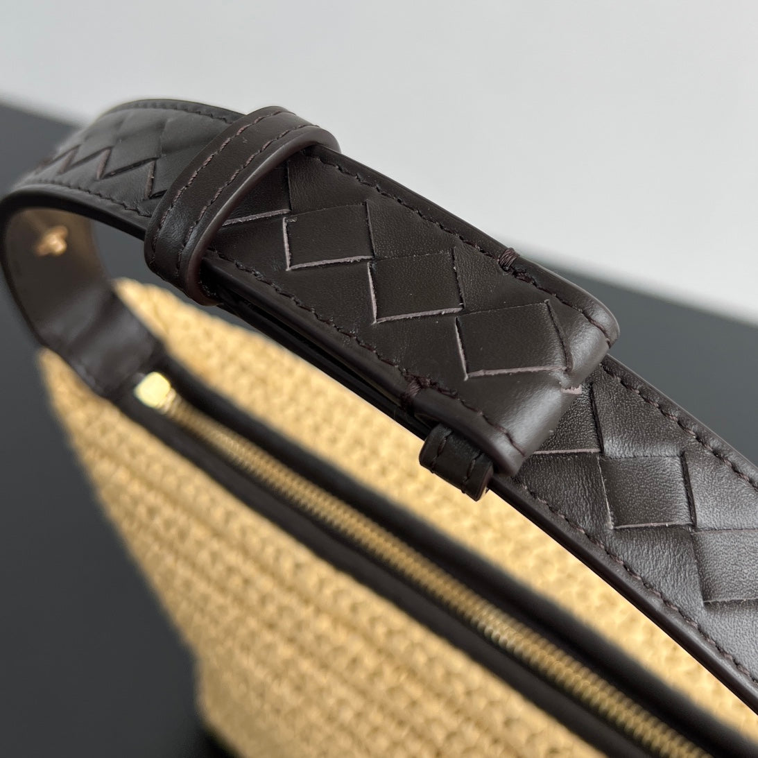 MINI WALLACE 20 BEUTEL AUS NATUR-RAFFIAS-HÄKELSTOFF