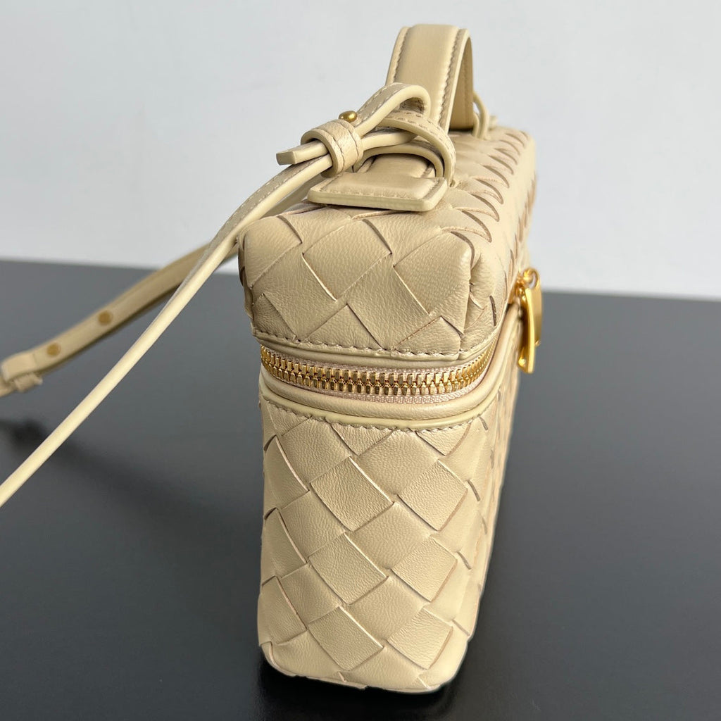 BANG BANG 22 Kosmetikkoffer in beigefarbenem Kalbsleder