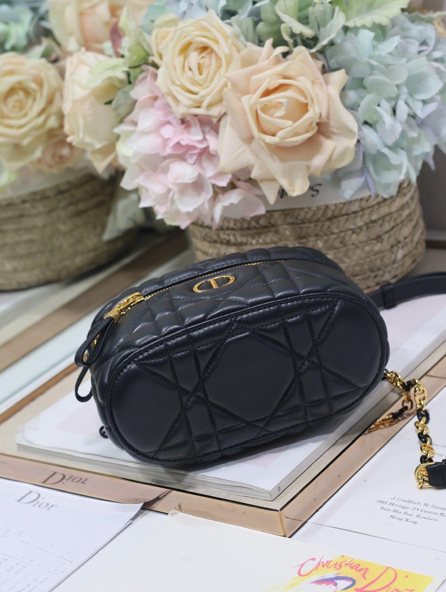 CARO 16 MINI-KOSTÜCK AUS SCHWARZEM MAKROCANNAGE-LAMMLEDER