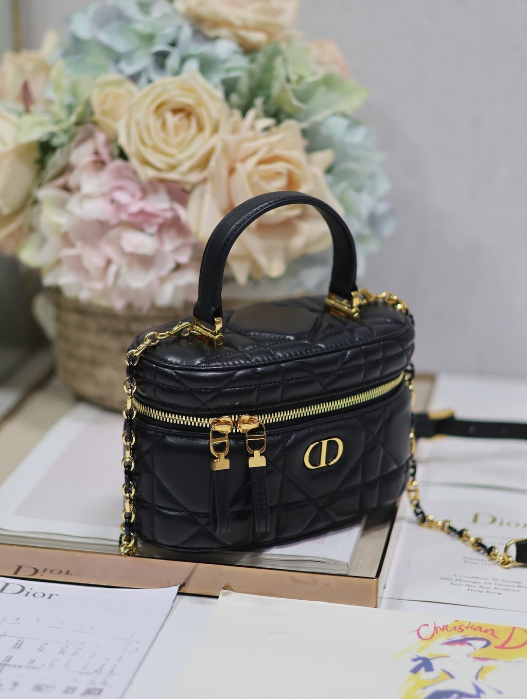 CARO 16 MINI-KOSTÜCK AUS SCHWARZEM MAKROCANNAGE-LAMMLEDER