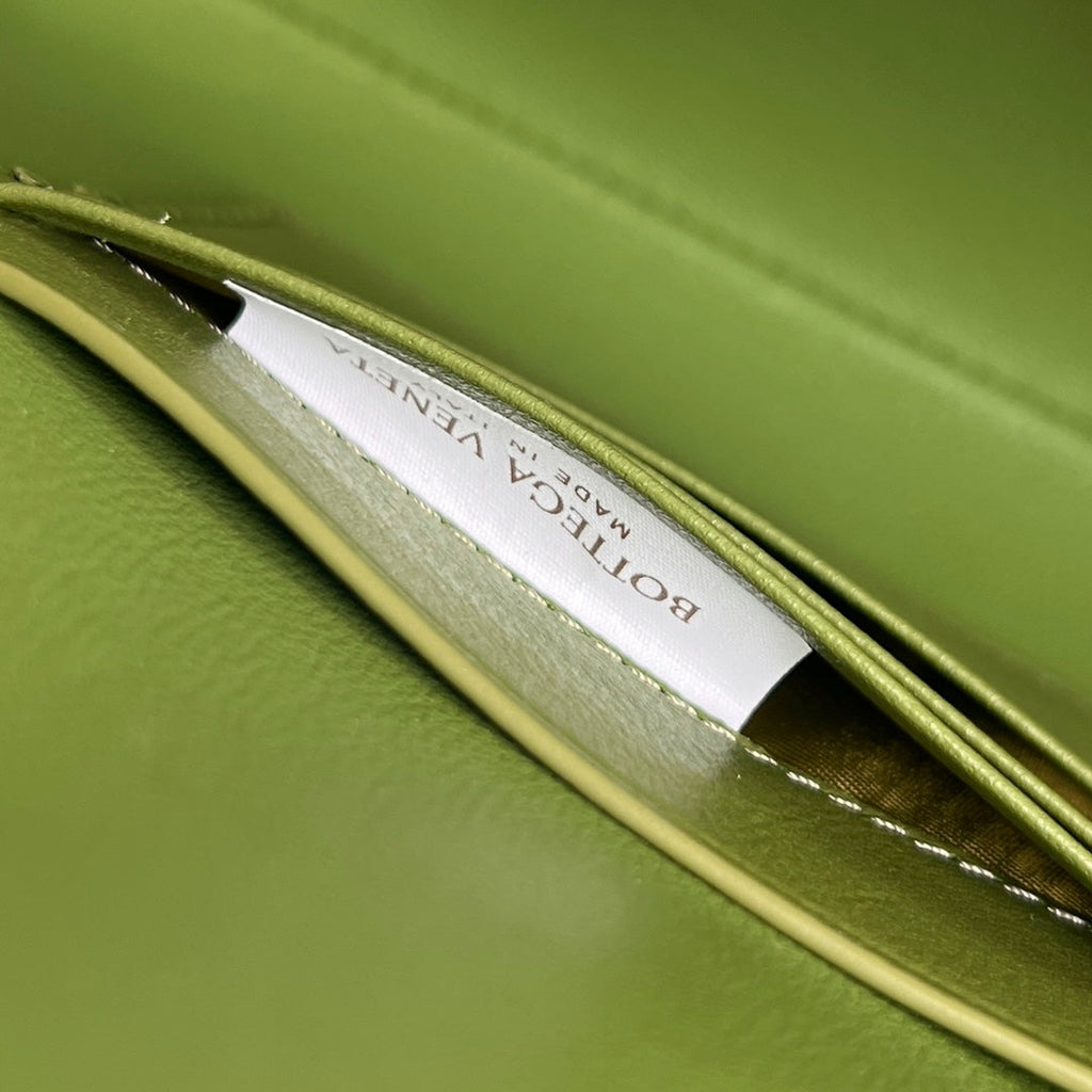 ANDIAMO CLUTCH 31 IN GERSTENMORN-KROKODILMUSTER-KALBSKAUT