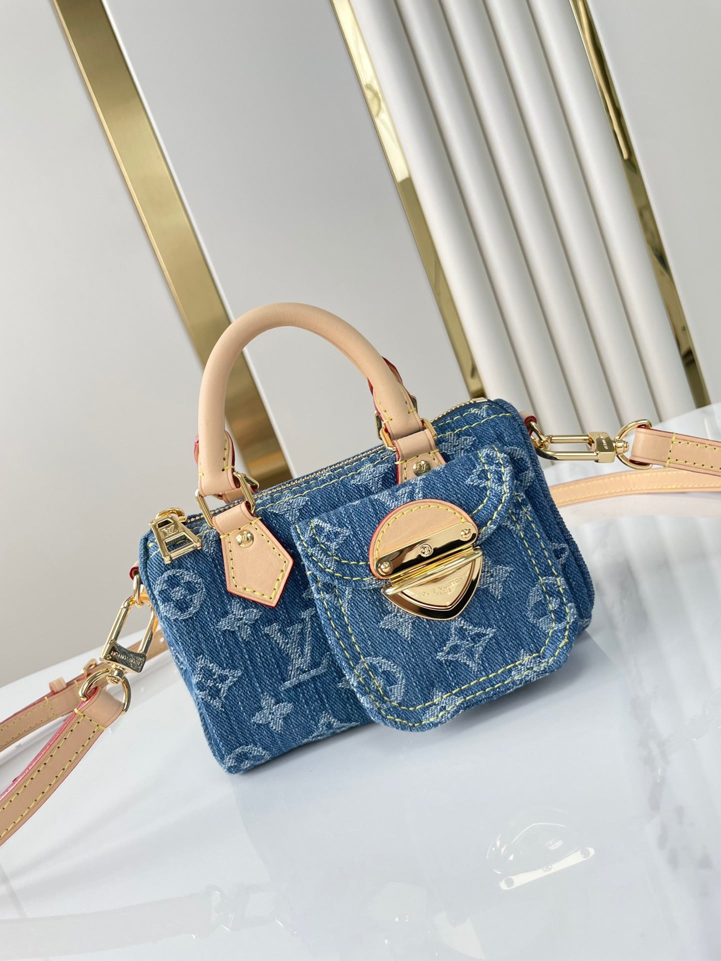 NANO SPEEDY 16 IN BLAUEM MONOGRAMM-DENIM GOLDENE HARDWARE