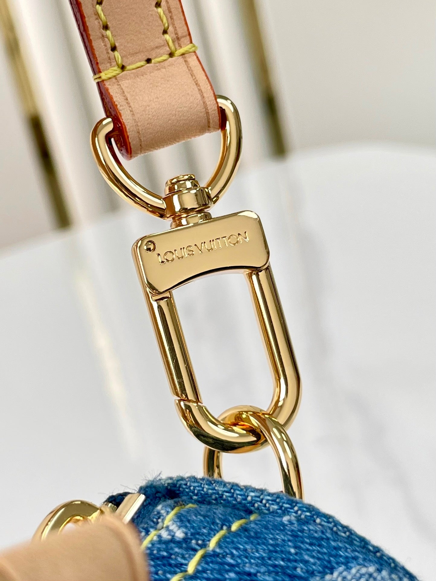 NANO SPEEDY 16 IN BLAUEM MONOGRAMM-DENIM GOLDENE HARDWARE