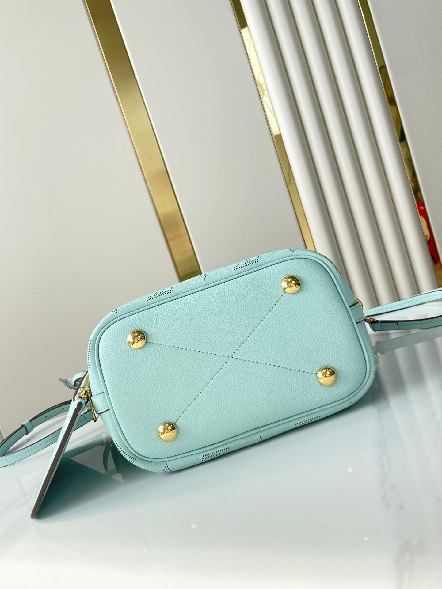 BLOSSOM PM 20 IN HIMMELBLAUEM MONOGRAMM-PERFORIERTEM KALBSLEDER