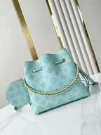 BELLA 22 IN HIMMELBLAUEM MONOGRAMM-PERFORIERTEM KALBSLEDER