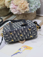 KLEINE 25 D-VIBE BOWLING-TASCHE IN BLAUEM MONOGRAMM-OBLIQUE-JACQUARD