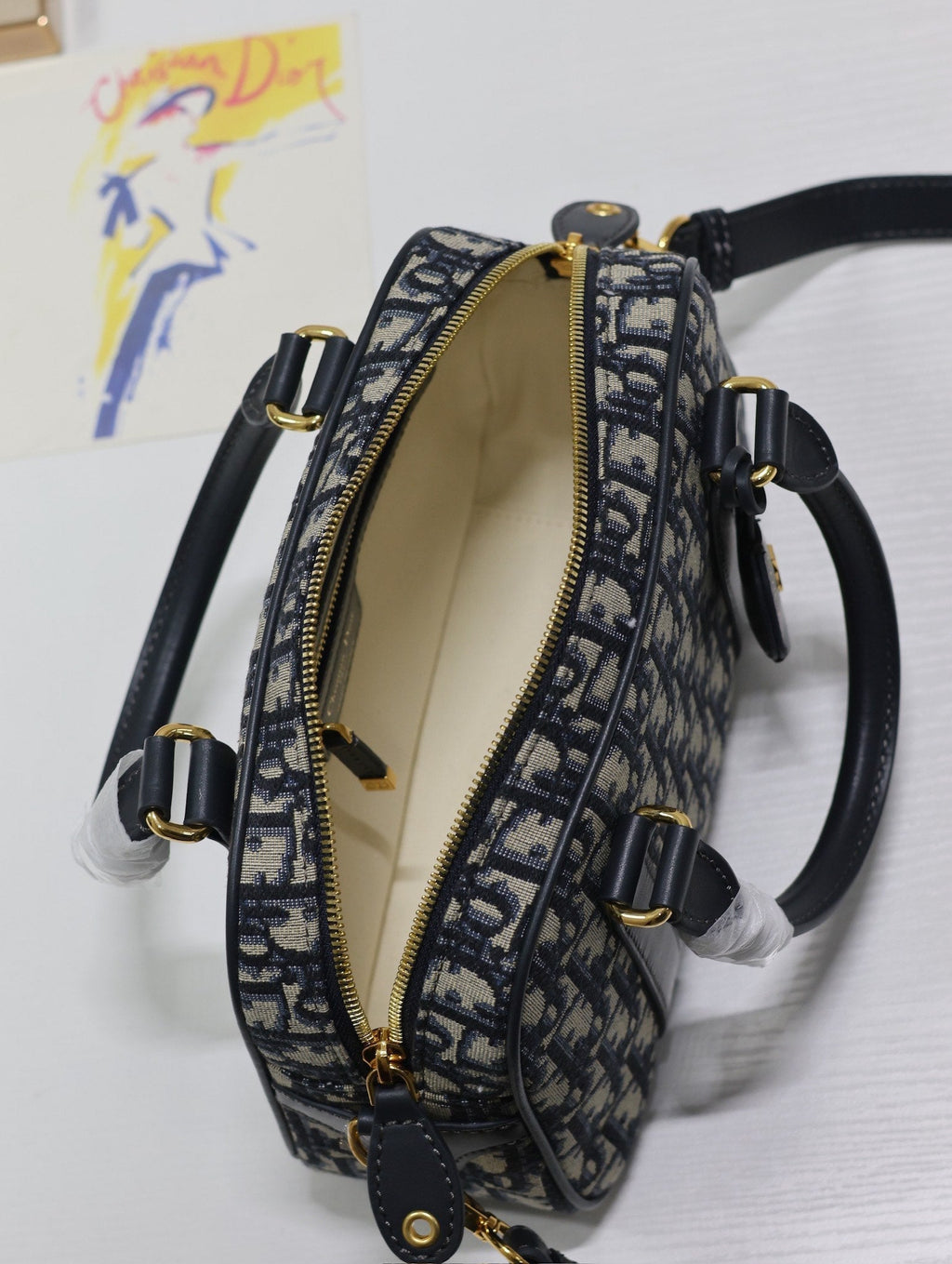 KLEINE 25 D-VIBE BOWLING-TASCHE IN BLAUEM MONOGRAMM-OBLIQUE-JACQUARD