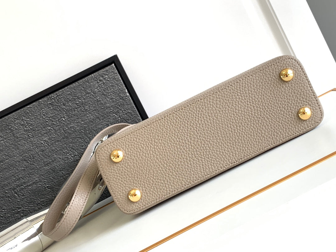 CAPUCINES BB 27 IN KHAKI BRAUN TAURILLON GOLD HARDWARE