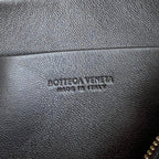 Konzerttasche 18 in schwarzem Lammleder