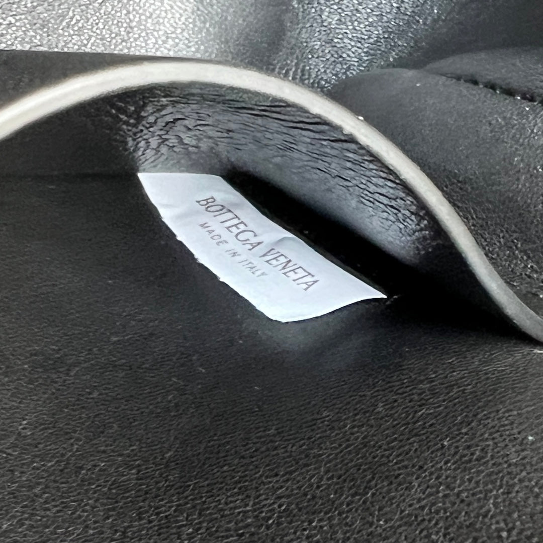 Konzerttasche 18 in schwarzem Lammleder