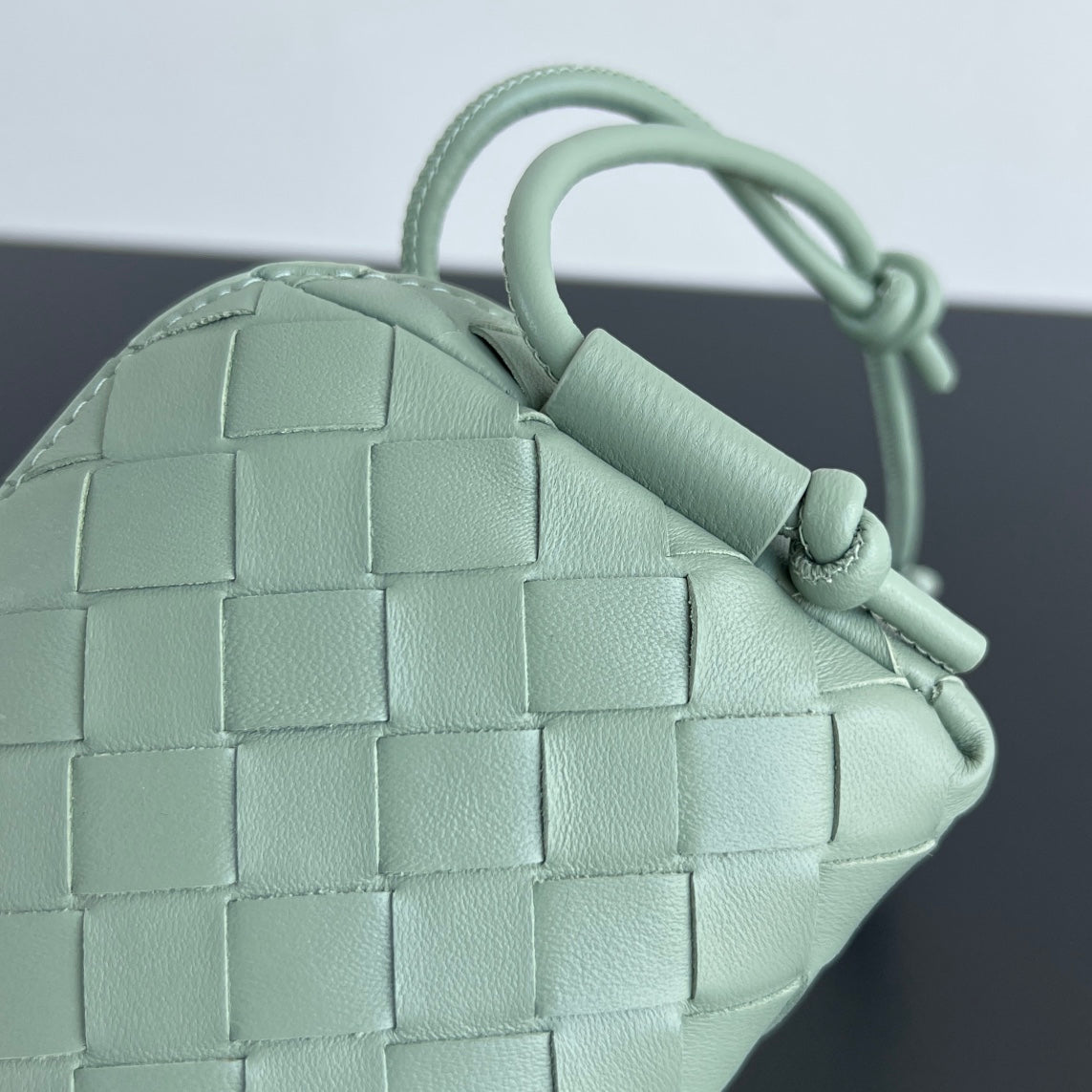 Konzerttasche 18 in opalfarbenem Lammleder