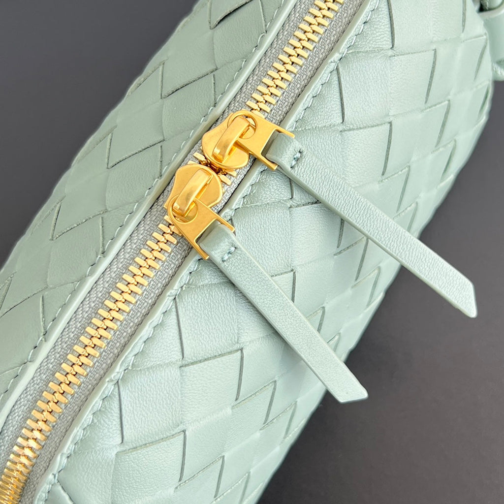 Konzerttasche 18 in opalfarbenem Lammleder