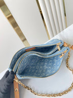 LIV POCHETTE 24 IN BLAUEM MONOGRAMM-DENIM GOLDENE HARDWARE