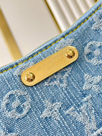LIV POCHETTE 24 IN BLAUEM MONOGRAMM-DENIM GOLDENE HARDWARE