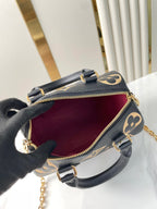 SPEEDY BANDOULIÈRE 20 IN SCHWARZ CREME MONOGRAM EMPREINTE LEDER GOLDENE BESCHLÄGE