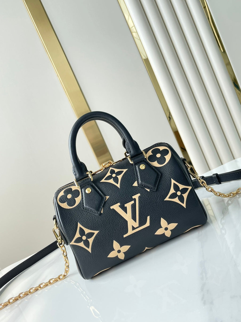 SPEEDY BANDOULIÈRE 20 IN SCHWARZ CREME MONOGRAM EMPREINTE LEDER GOLDENE BESCHLÄGE