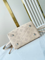 BELLA 22 IN BEIGE MONOGRAM PERFORATE CALFLEDER SILBERNE BESCHLÄGE