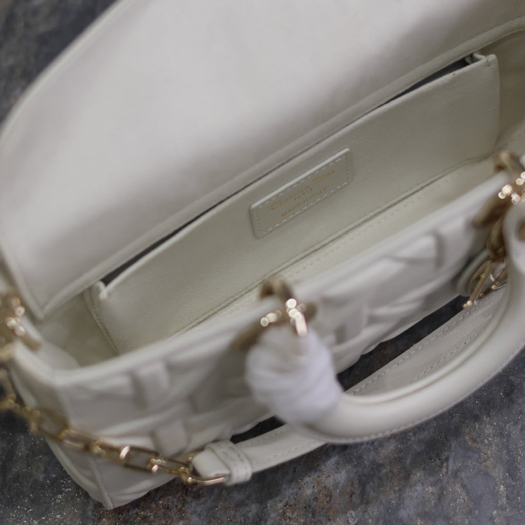 LADY D-JOY TASCHE 26 IN WEISS GRAFIK CANNAGE KALBSLEDER HELLGOLD-Finish METALLANHÄNGER