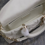 LADY D-JOY TASCHE 26 IN WEISS GRAFIK CANNAGE KALBSLEDER HELLGOLD-Finish METALLANHÄNGER