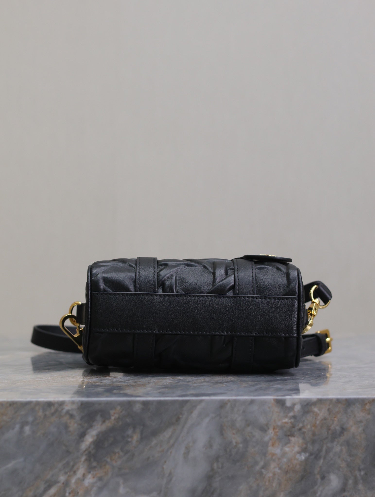 MINI GROOVE BAG 16 IN BLACK MACROCANNAGE CALFSKIN WITH GOLD HARDWARE