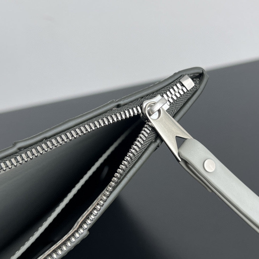 GROSSE KASSETTENTASCHE 35 IN CORDGRAUES KALBSLEDER