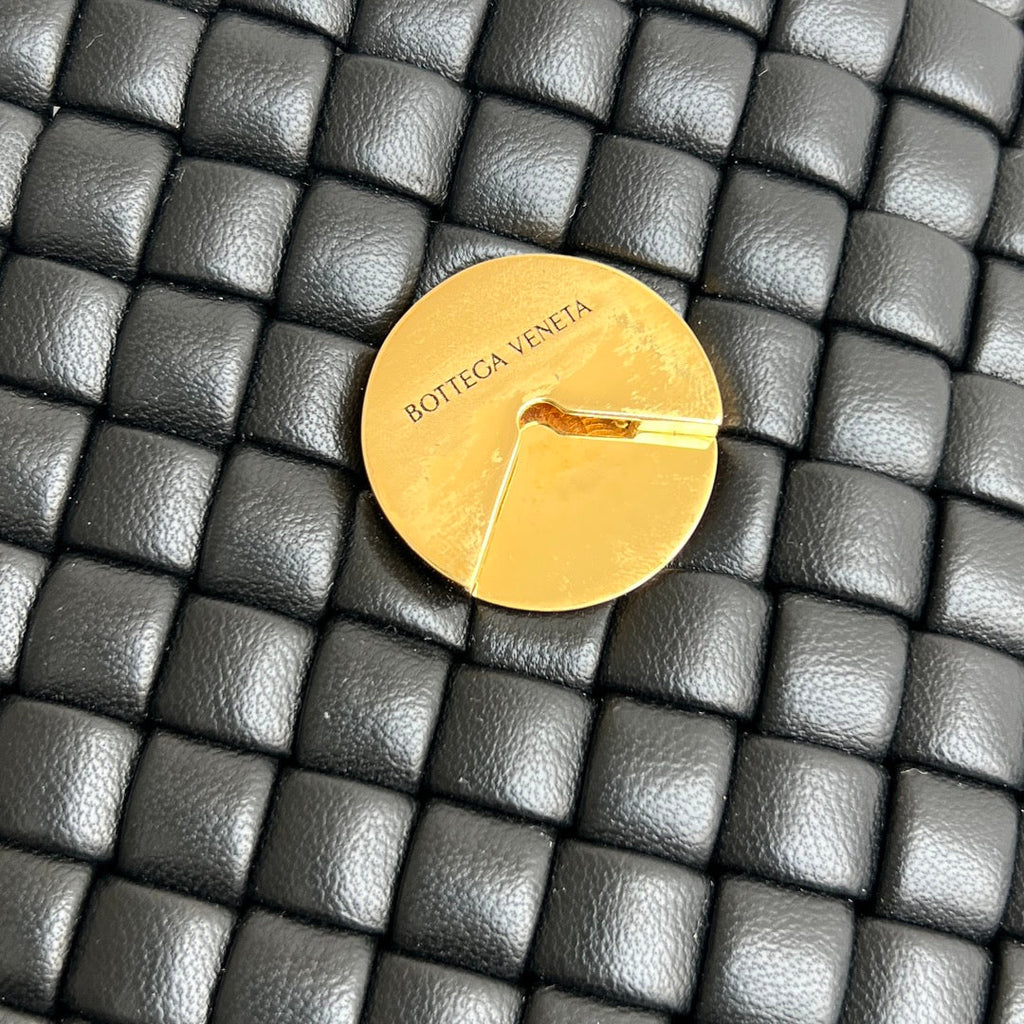 PATTI SCHULTERTASCHE 26 IN SCHWARZEM LAMMLEDER