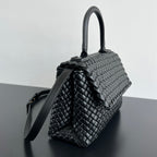 PATTI SCHULTERTASCHE 26 IN SCHWARZEM LAMMLEDER