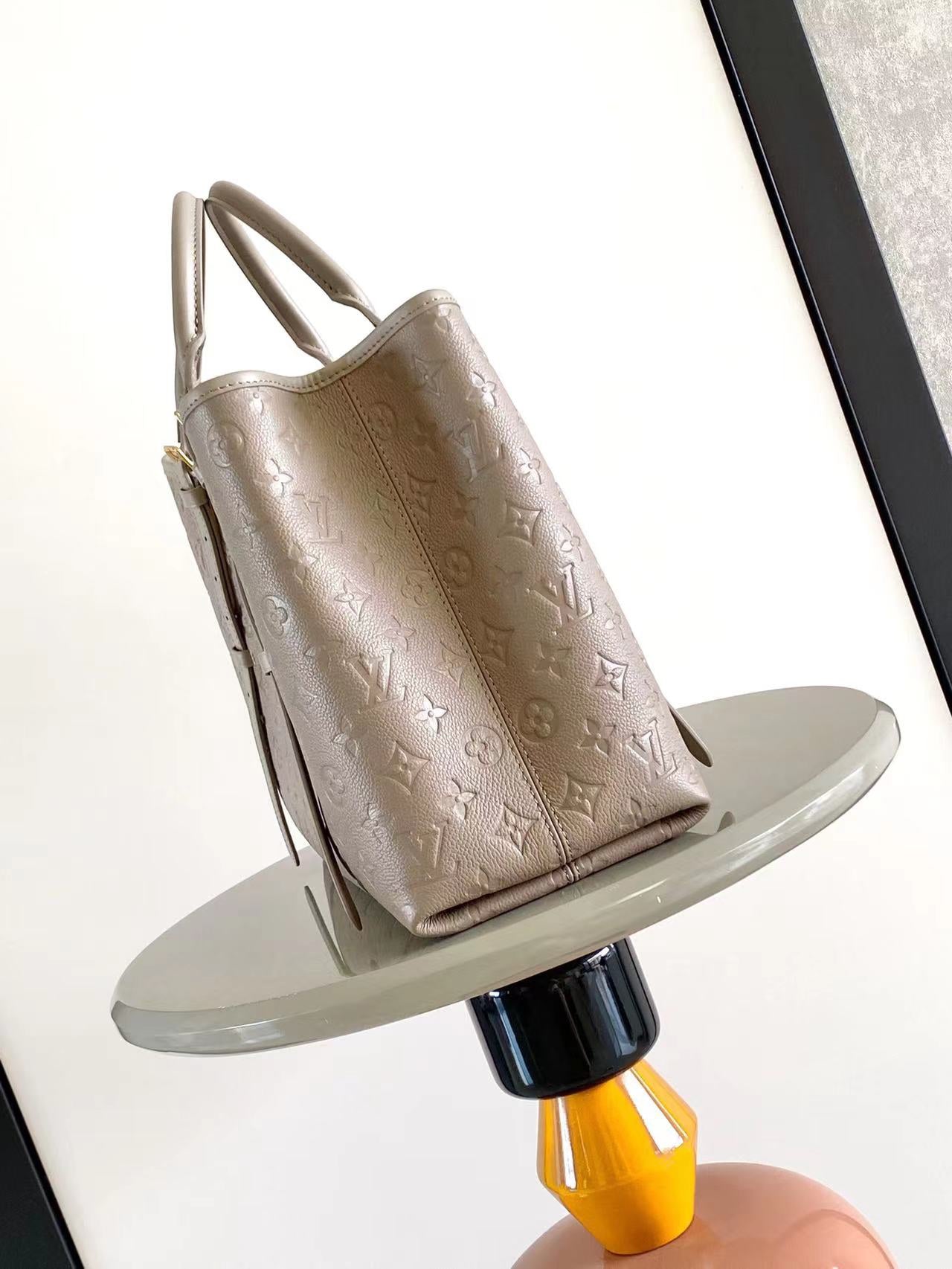 BABYLONE-TASCHE MM 39 AUS TOURTERELLE-MONOGRAMM-EMPREINTE-LEDER