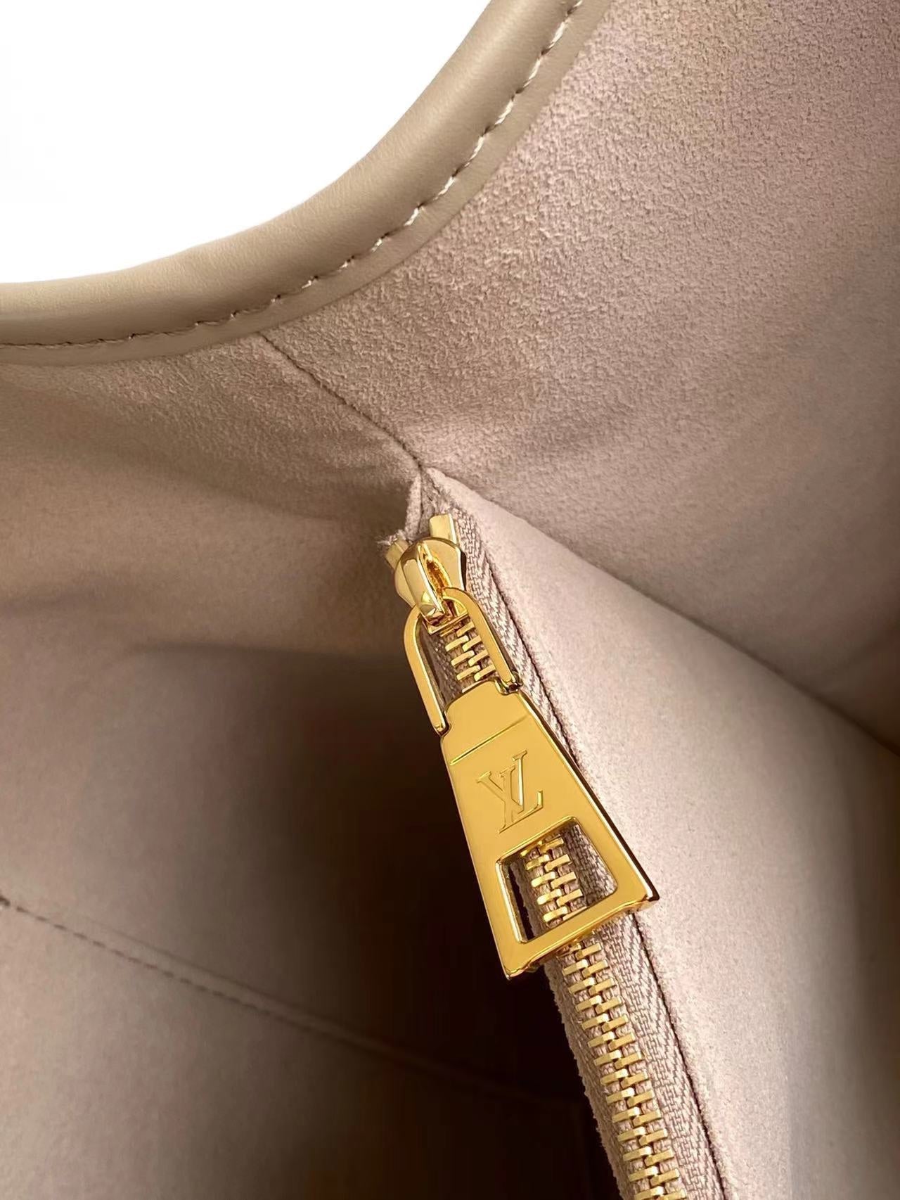 BABYLONE-TASCHE MM 39 AUS TOURTERELLE-MONOGRAMM-EMPREINTE-LEDER