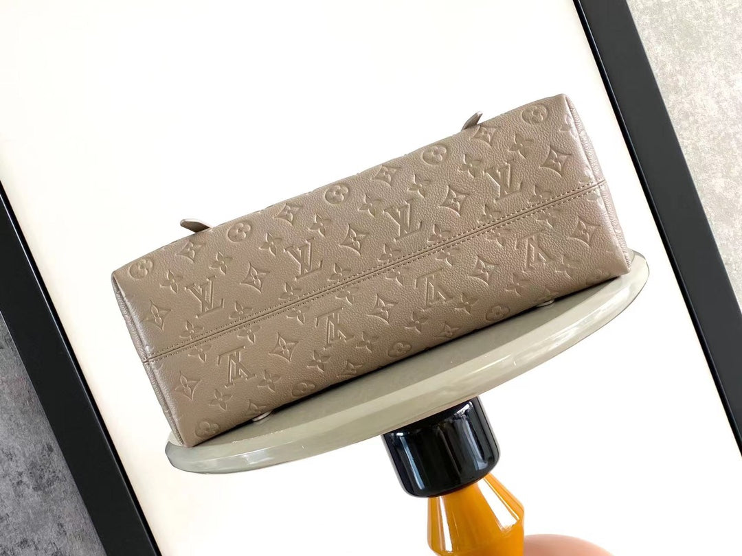 BABYLONE-TASCHE MM 39 AUS TOURTERELLE-MONOGRAMM-EMPREINTE-LEDER