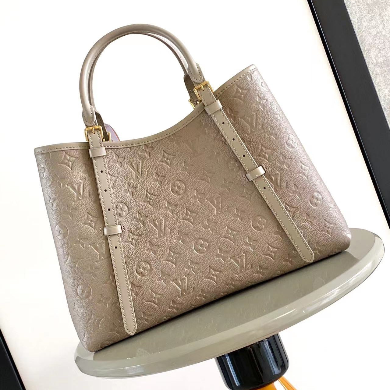 BABYLONE-TASCHE MM 39 AUS TOURTERELLE-MONOGRAMM-EMPREINTE-LEDER