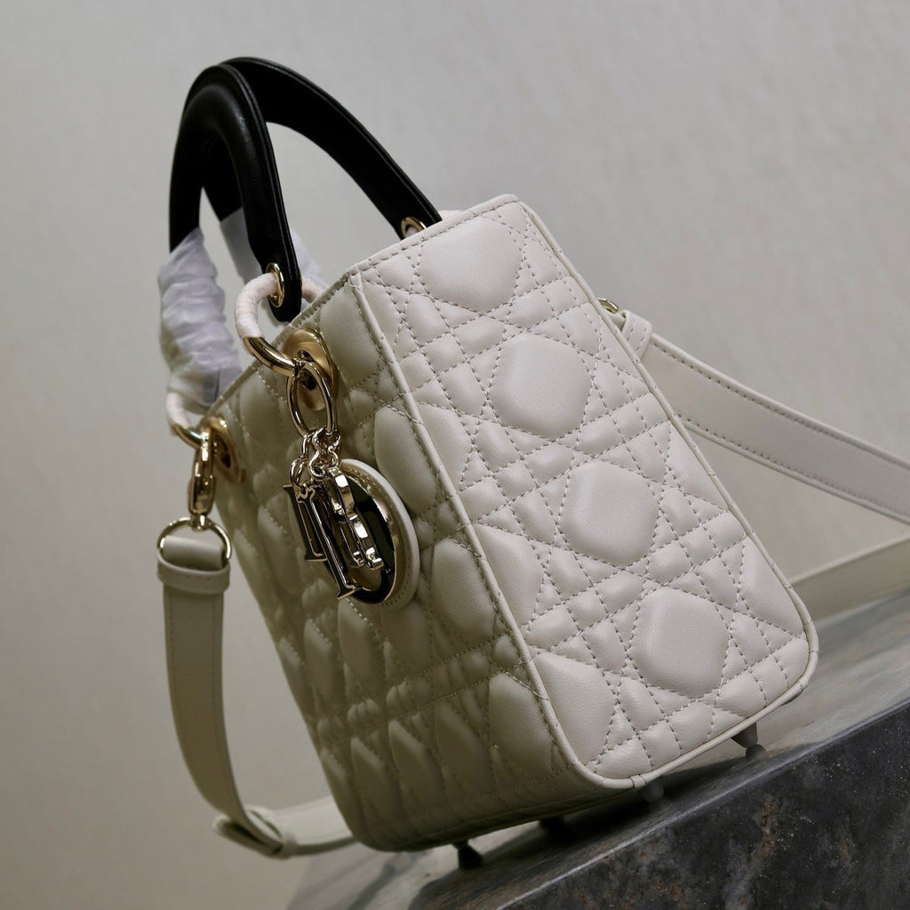 LADY BAG 20 IN WHITE QUILTED MACROCANNAGE CALFSKIN BLACK STRAP