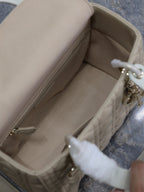 MEDIUM LADY BAG 24 IN POWDER BEIGE QUILTED MACROCANNAGE CALFSKIN METAL CHARM