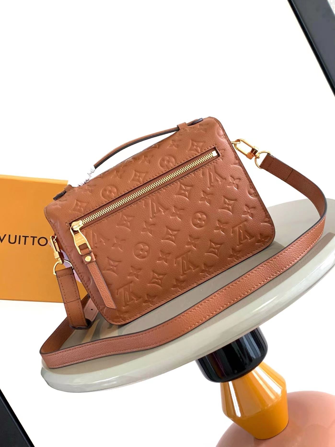 POCHETTE MÉTIS 25 AUS COGNAC-MONOGRAMM-EMPREINTE-LEDER, GOLD-HARDWARE