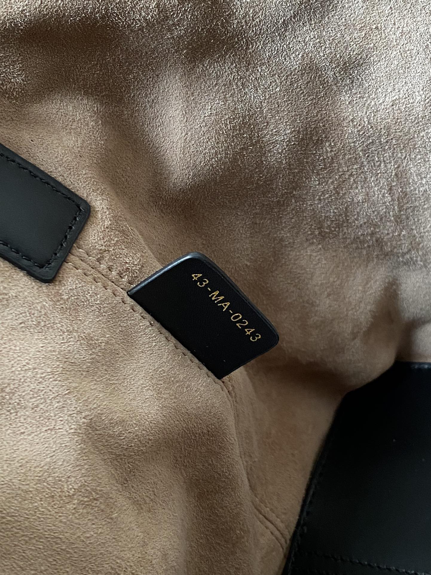 MITTLERE TOUJOURS-TASCHE 28 AUS BEIGEM CANNAGE-KALBSLEDER MIT SCHWARZEM RIEMEN