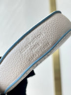 BELLA 22 IN WEISSEM, PERFORIERTEM KALBSLEDER, SILBERNE BESCHLÄGE