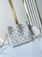 BELLA 22 IN WEISSEM, PERFORIERTEM KALBSLEDER, SILBERNE BESCHLÄGE