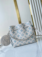 BELLA 22 IN WEISSEM, PERFORIERTEM KALBSLEDER, SILBERNE BESCHLÄGE