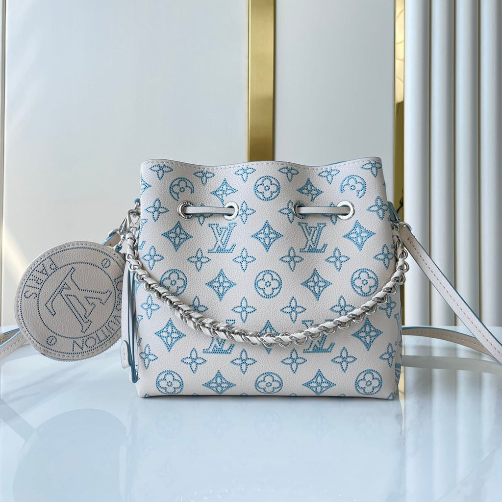 BELLA 22 IN WEISSEM, PERFORIERTEM KALBSLEDER, SILBERNE BESCHLÄGE