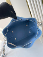 BELLA 22 IN WEISSEM, PERFORIERTEM KALBSLEDER, SILBERNE BESCHLÄGE